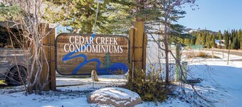 < 1 Mi to Big Sky Resort: Quiet Mtn-view Retreat