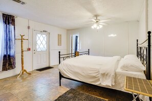 House (2 Bedrooms) | Interior - 4 Mi to Southlake Town Sq: Peaceful Gated Retreat! (Southlake)