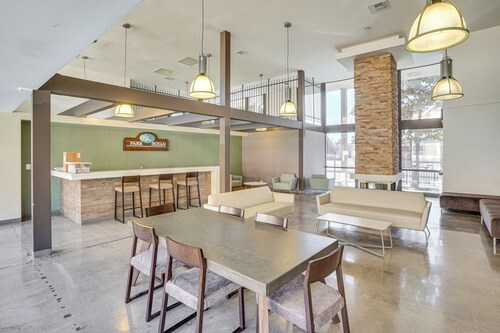 Steps to Csulb: Cozy Condo w/ Pool Access!