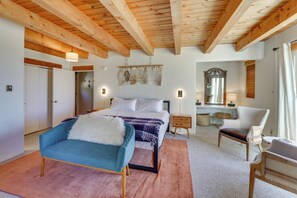 Interior - Ski, Hike & Fish! Beautiful Retreat Near Taos (Arroyo Seco)