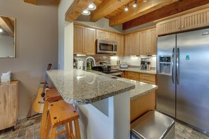 Interior - Ski, Hike & Fish! Beautiful Retreat Near Taos (Arroyo Seco)