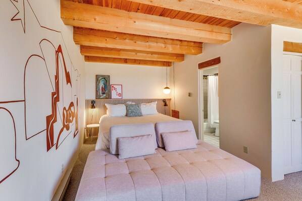 Interior - Ski, Hike & Fish! Beautiful Retreat Near Taos (Arroyo Seco)