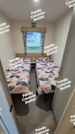 Mobile Home, 2 Bedrooms | 3 bedrooms - Family Caravan Rental 2 bed Caravan (Hastings)