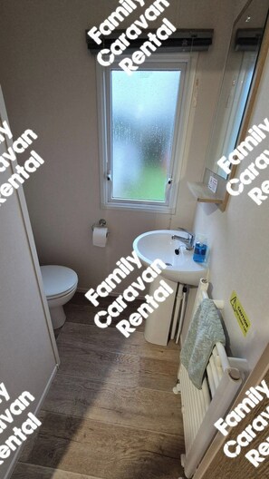 行動屋, 2 間臥室 | 浴室