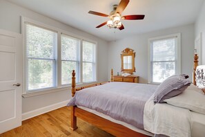Apartment (2 Bedrooms) | Interior - 2nd-floor Unit w/ Deck! 1 Mi to Carolina Beach (Carolina Beach)