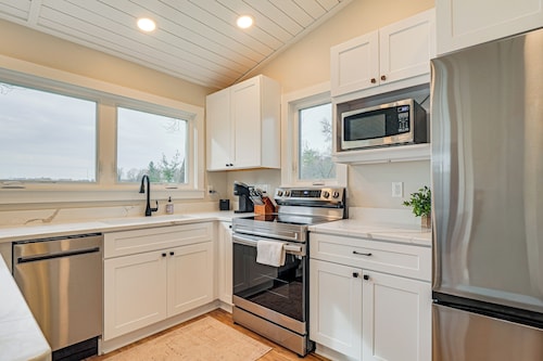 Fish, Swim & Explore! 2-cabin Camp on Round Lake