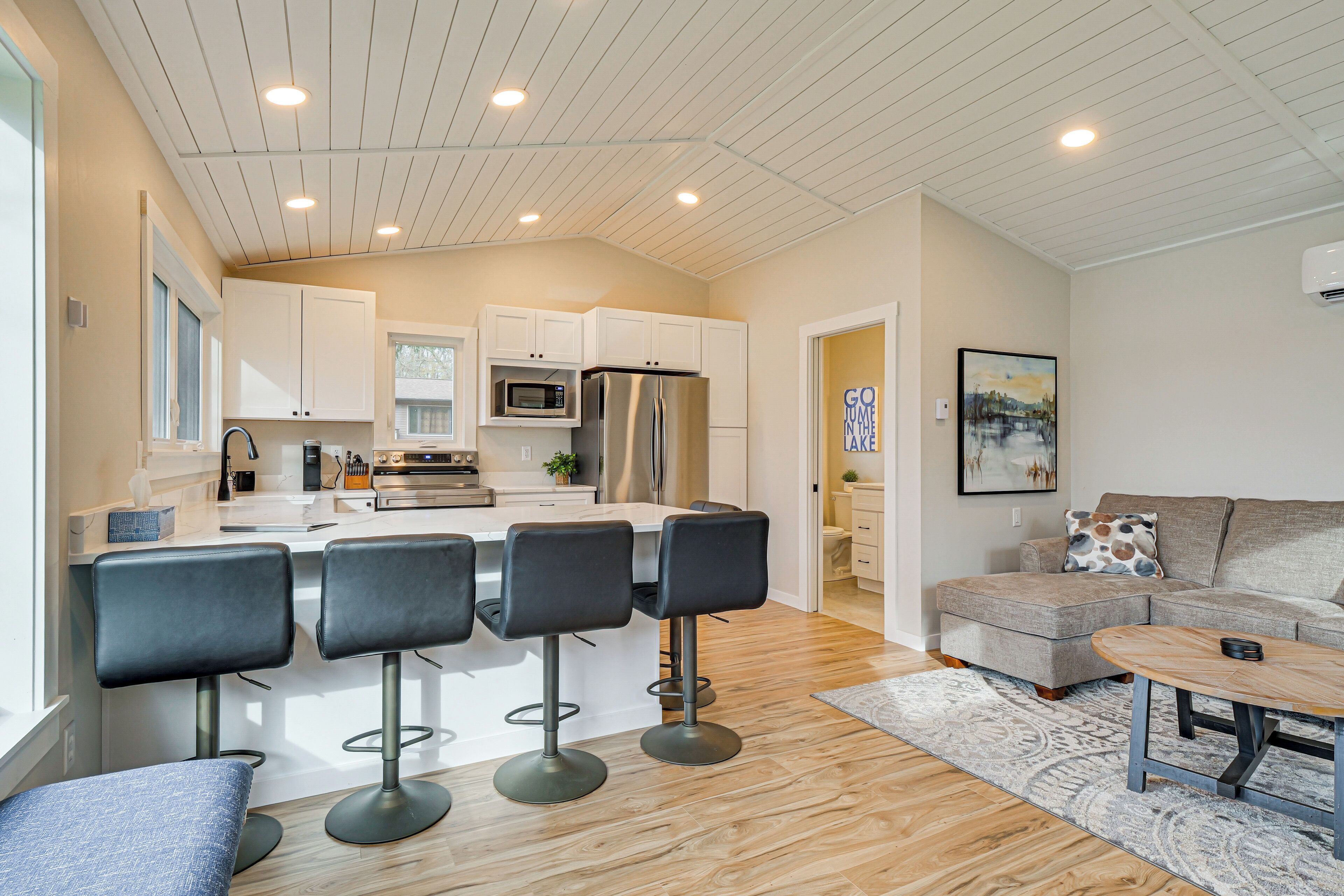 House (2 Bedrooms) | Interior