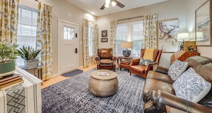 < 1 Mi to Dtwn Texarkana: Couple's Retreat w/ Yard