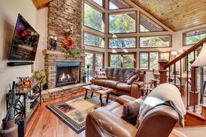 House (3 Bedrooms) | Interior - 3 Mi to Vogel State Park! Family Home w/ Game Room (Blairsville)