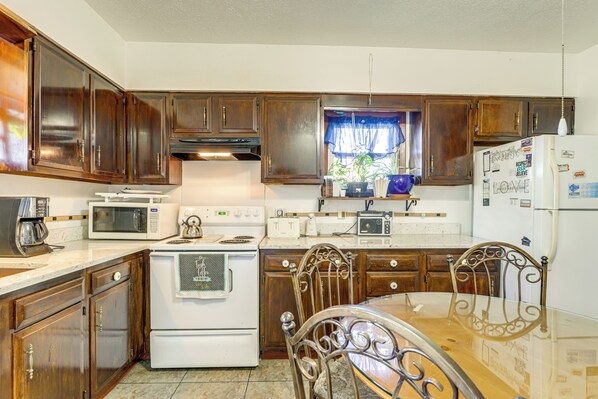 Interior - 5 Mi to the Jumonville Cross: Home w/ Fenced Yard (Uniontown)