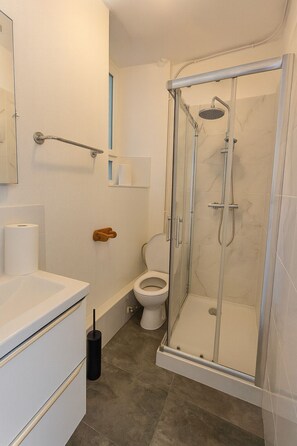 Shower, toilet paper