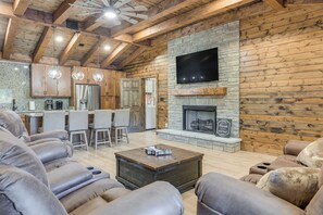 House (3 Bedrooms) | Interior - Patio & Views: Country Getaway in Bluegrass Region (Carlisle)