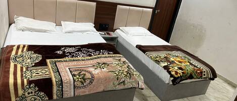 Familjerum - luftkonditionering | Skrivbord, arbetsyta för laptop, extrasängar och gratis wi-fi