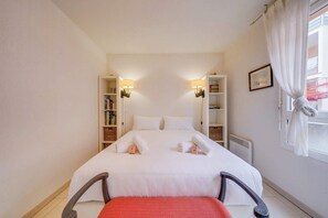 1 chambre, fer et planche à repasser, Wi-Fi, draps fournis