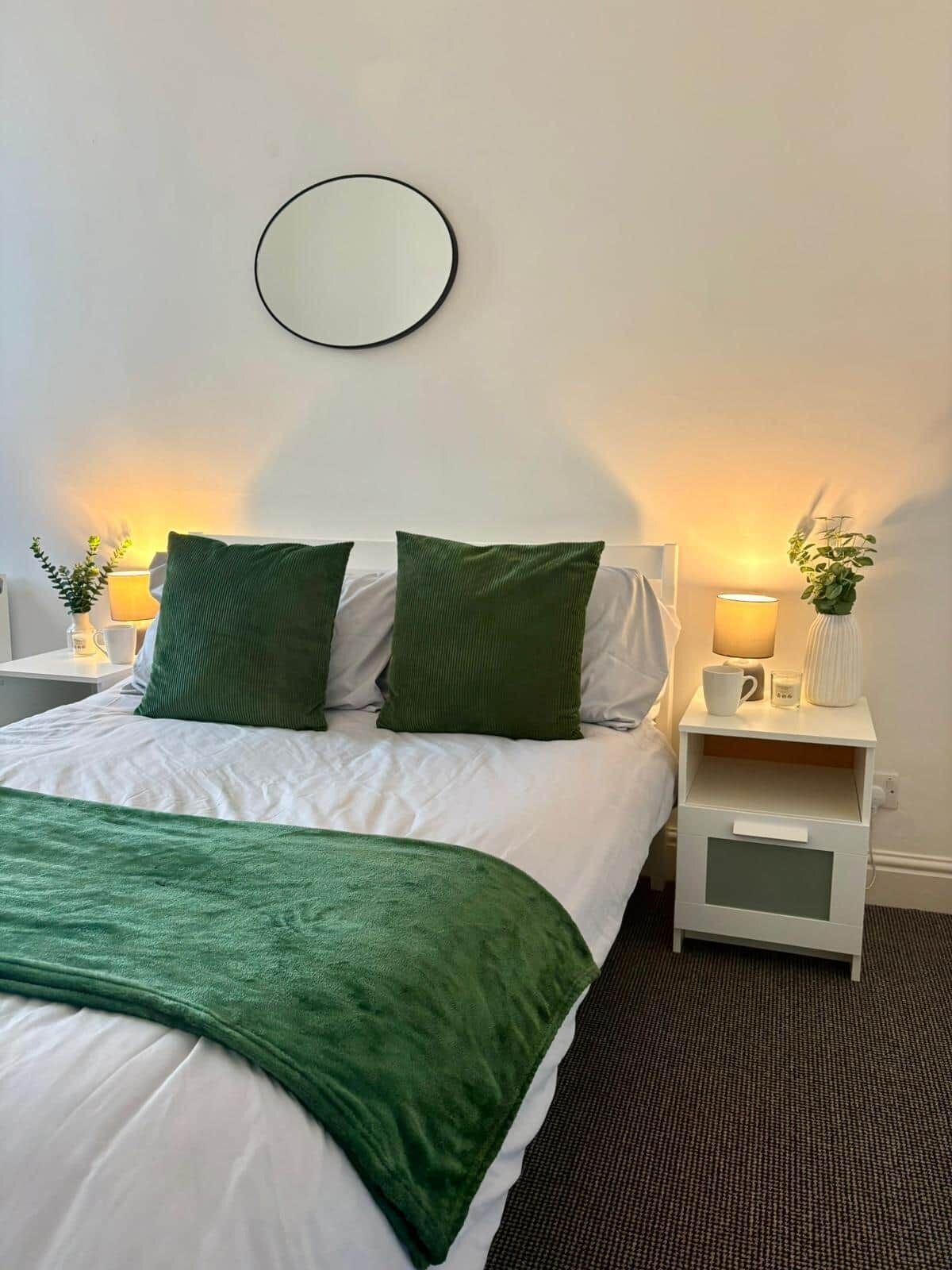 2 chambres, fer et planche à repasser, Wi-Fi gratuit, draps fournis
