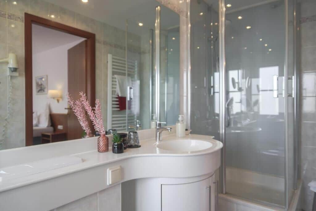 Comfort Double Room, Non Smoking | Premium bedding, in-room safe, desk, laptop workspace