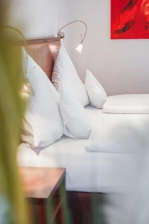 Habitación Confort doble | Caja fuerte, escritorio, espacio para trabajar con un portátil