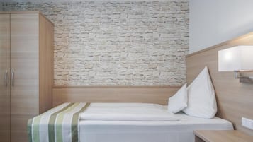 Hochwertige Bettwaren, Zimmersafe, Schreibtisch