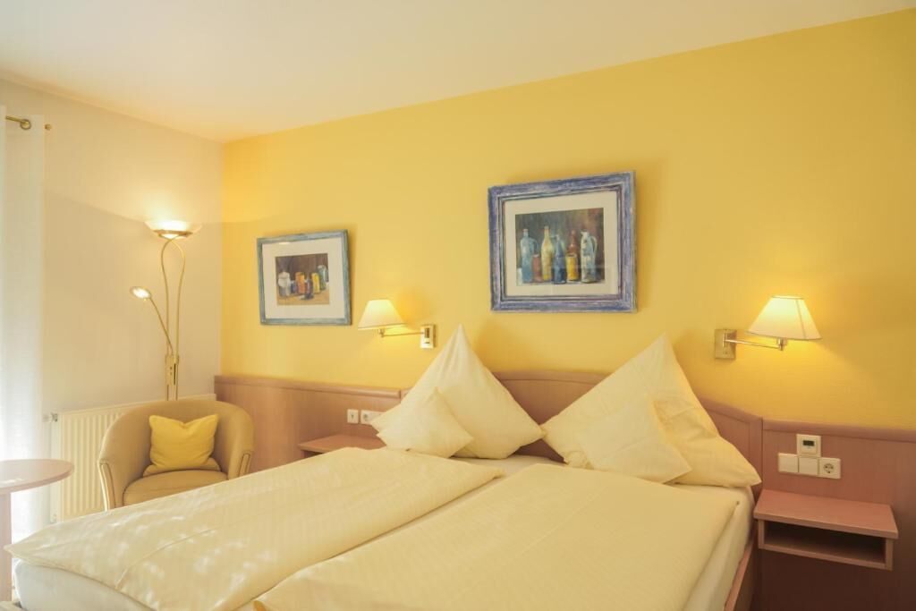 Comfort Double Room, Non Smoking | Premium bedding, in-room safe, desk, laptop workspace