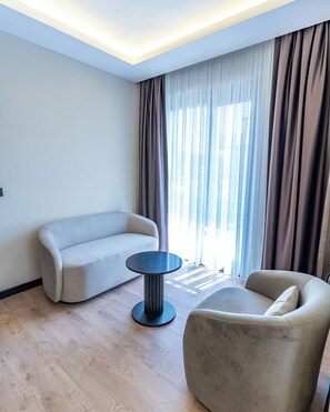 スーペリア ダブルルーム | リビング エリア