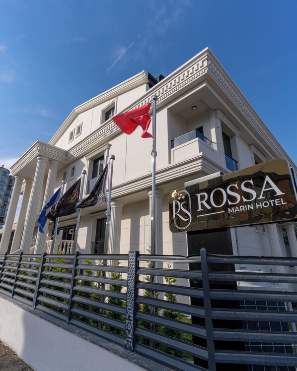 المنشأة من الخارج