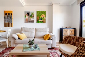 TV - Banús Walk Apartment is located right next to the new promenade to Puerto Banús. (Marbella)