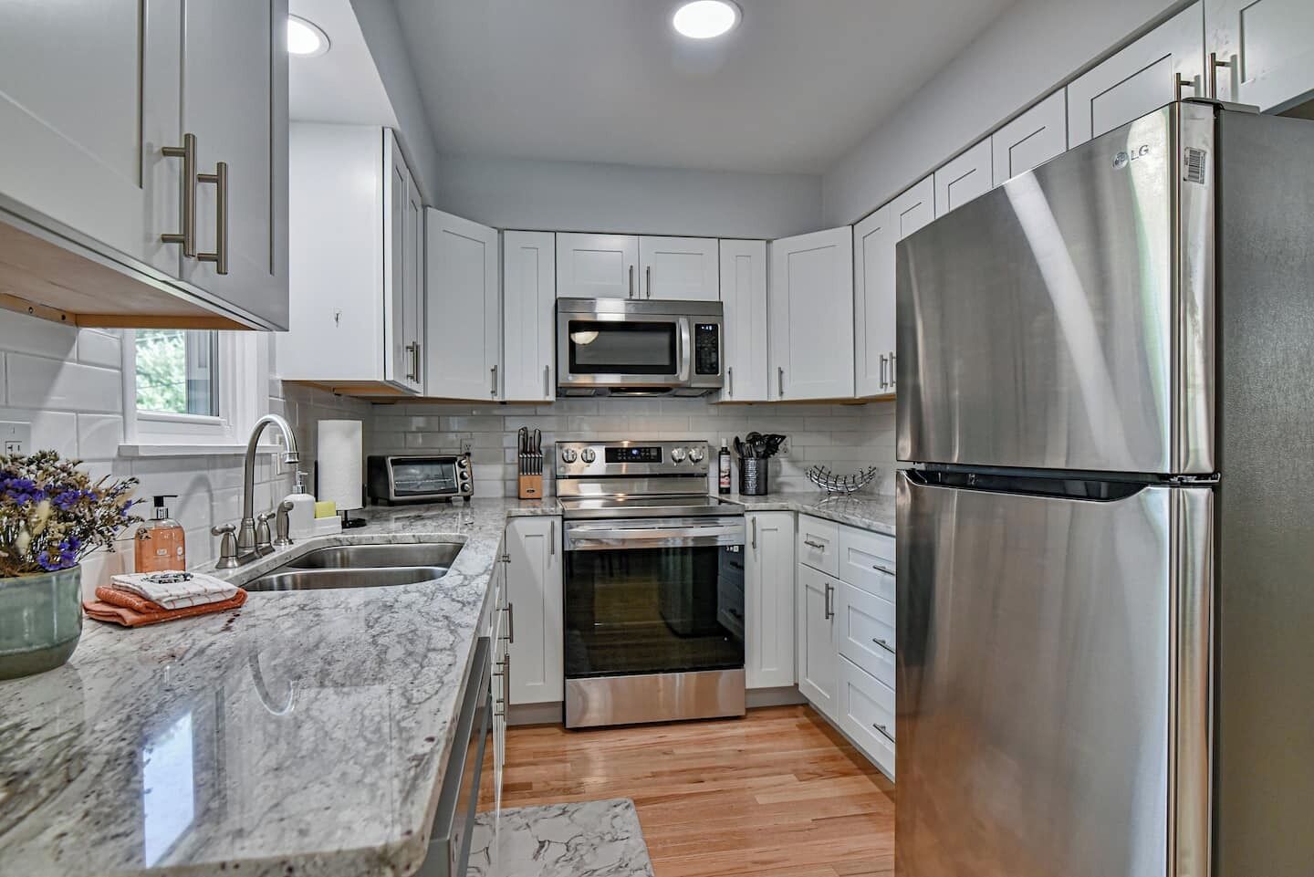 Refrigerador, microondas, horno, placa de cocina