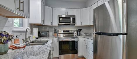 Refrigerador, microondas, horno, placa de cocina