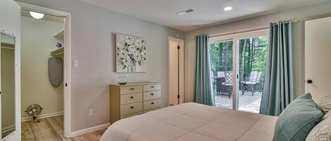 Iron/ironing board, travel cot, free WiFi, bed sheets