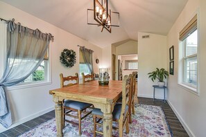 Dining - Cozy retreat! Just mins to Biltmore & Down Town (Asheville)
