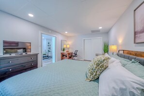 Free WiFi, bed sheets - The Nest near Main, Remodeled, 15 min to Asheville (Weaverville)