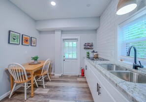 Fridge, microwave, stovetop, coffee/tea maker - The Nest near Main, Remodeled, 15 min to Asheville (Weaverville)