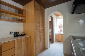 Vila superluxo, vista para a piscina | Cozinha privada | Frigobar, cooktop