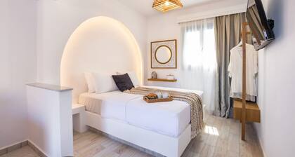 Yploui Suites 4 in Kira Panagia