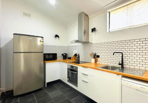Metawisebnb 2BR Industrial Charm in Petersham