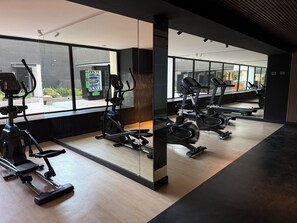Fitness facility - 1D/1B Modern with Style - Living Room and Full Kitchen (Santiago)