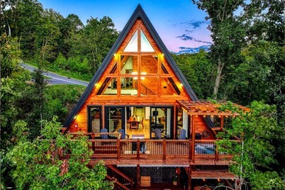 New Modern Smokies AFrame - Hot Tub + Fire Pit + Resort Pool