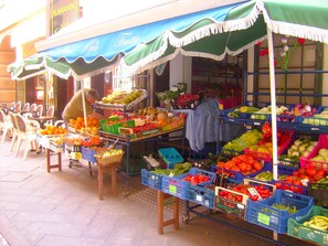 تناول الطعام بالخارج