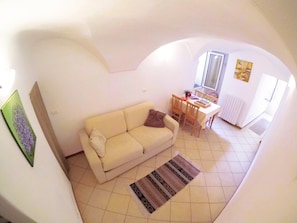 Books - Single room private bathroom , breakfast incl. 80 mt from the sea Wifi and airco (Borghetto Santo Spirito)