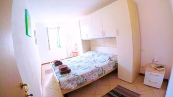 1 camera, una scrivania, Wi-Fi gratuito, lenzuola