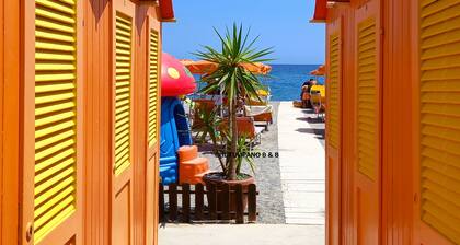 Single room private bathroom , breakfast incl. 80 mt from the sea Wifi and airco