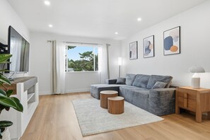 Apartment, 2 Bedrooms | Living area