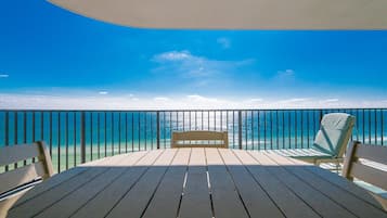 Condo, 2 Bedrooms | Property grounds