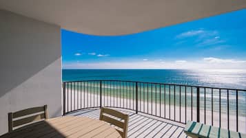Condo, 2 Bedrooms | Property grounds