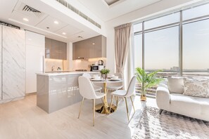 Fridge, microwave, oven, stovetop - Full Burj Khalifa and Dubai Canal views, Minutes from Downtown (Dubai)