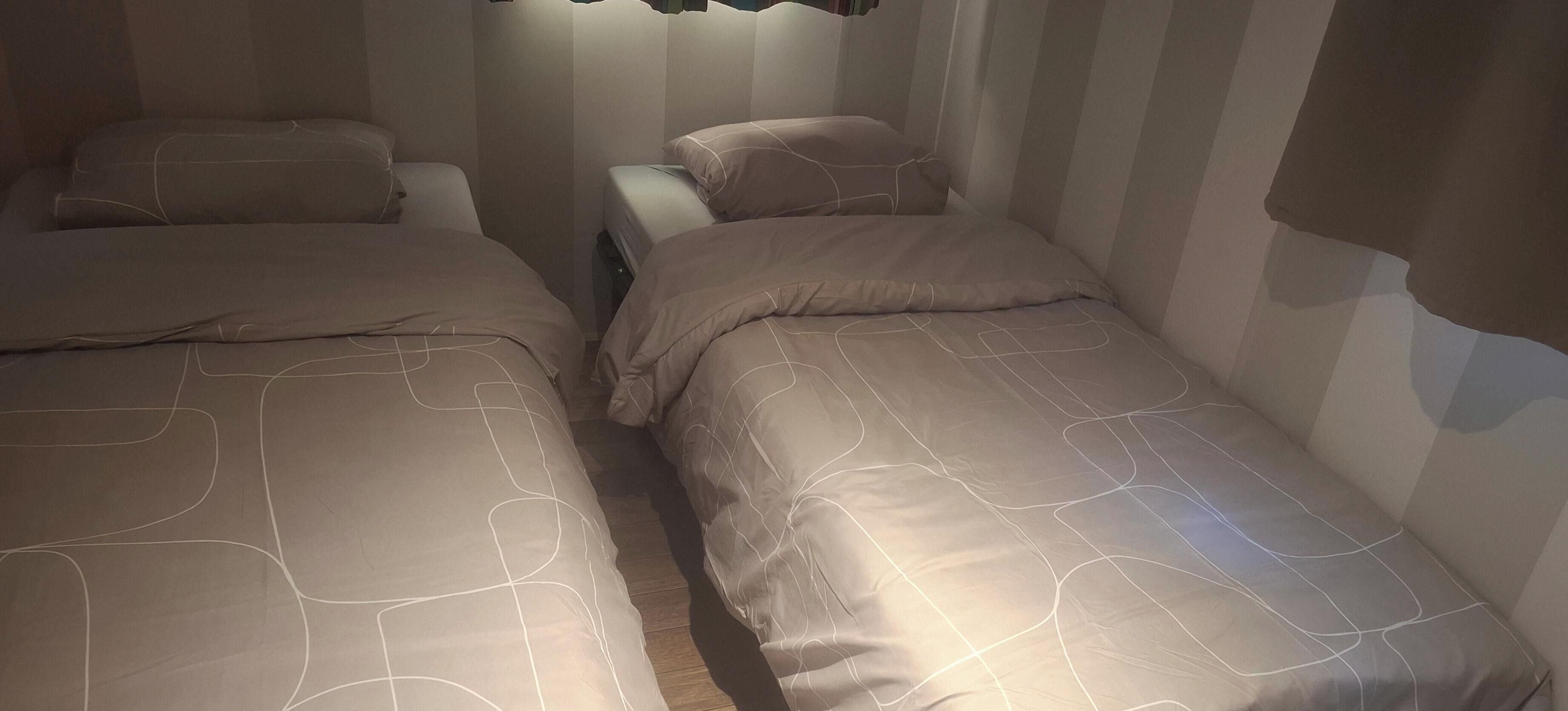 2 bedrooms, iron/ironing board, bed sheets