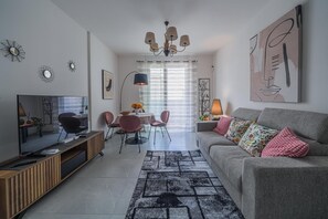 Smart TV - Le Azalee - 5 minutes walk from Metro C (Colosseum arrival) - Private garage (Roma)