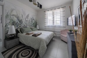 In-room safe, iron/ironing board, free WiFi, bed sheets - Le Azalee - 5 minutes walk from Metro C (Colosseum arrival) - Private garage (Roma)