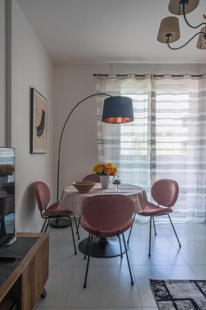 Dining - Le Azalee - 5 minutes walk from Metro C (Colosseum arrival) - Private garage (Roma)
