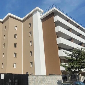 Exterior - Le Azalee - 5 minutes walk from Metro C (Colosseum arrival) - Private garage (Roma)